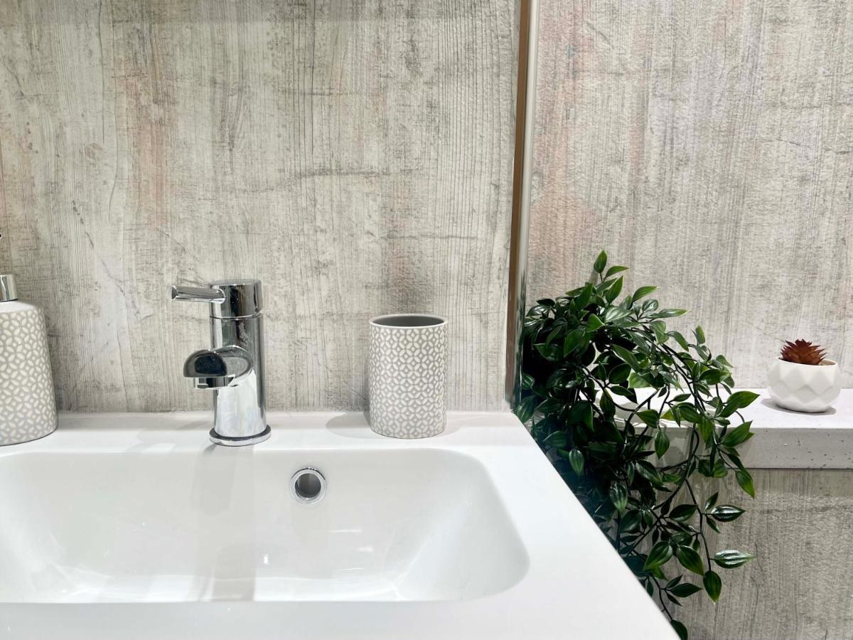 Appartamento Gorgeous Newly Renovated 2 Double Bed Flat Swansea Esterno foto